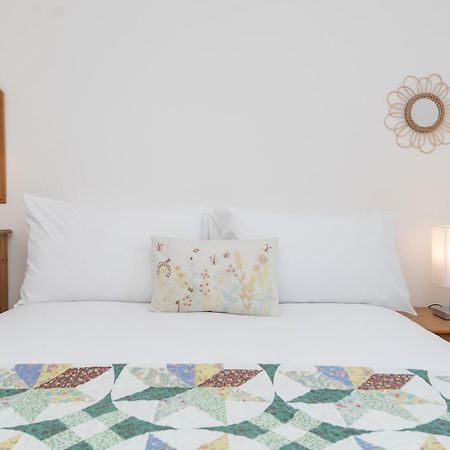 Pass The Keys Spacious Family Home With Parking Bath Exteriör bild
